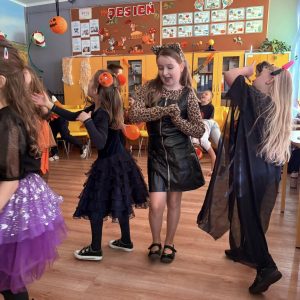 Zabawa taneczna w klasach I-III